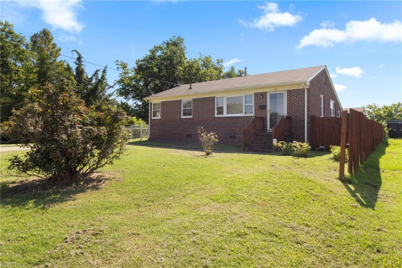 Photo 4 of 32 residential for sale in Hampton virginia