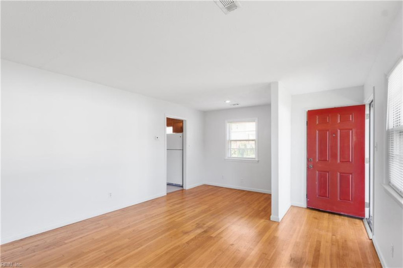 Photo 8 of 32 residential for sale in Hampton virginia