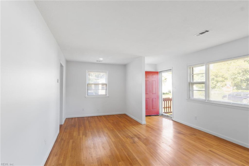 Photo 9 of 32 residential for sale in Hampton virginia