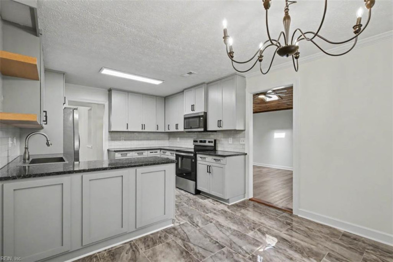 Photo 17 of 50 residential for sale in Hampton virginia