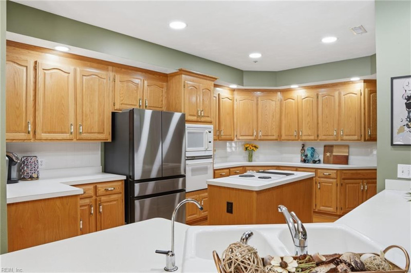 Photo 10 of 37 residential for sale in Virginia Beach virginia