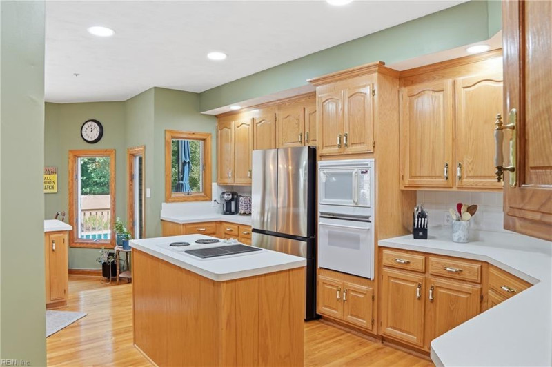 Photo 11 of 37 residential for sale in Virginia Beach virginia