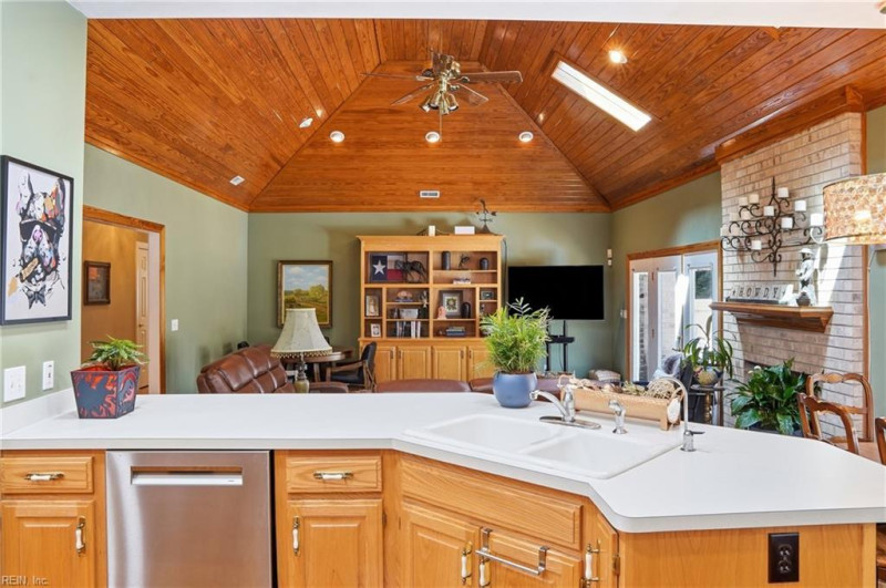 Photo 12 of 37 residential for sale in Virginia Beach virginia