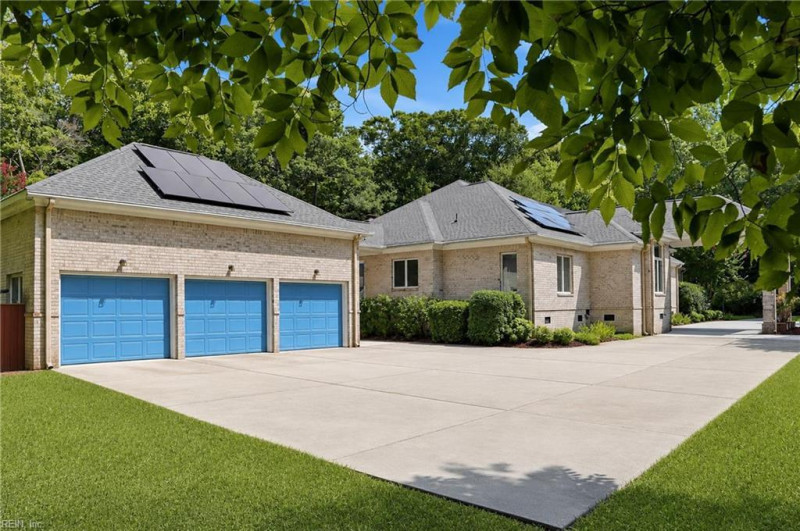 Photo 2 of 37 residential for sale in Virginia Beach virginia