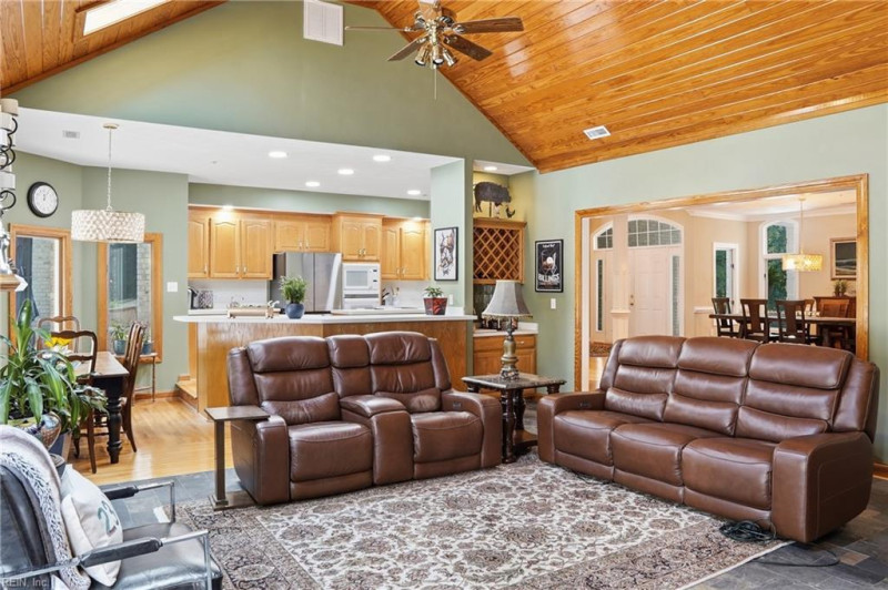 Photo 8 of 37 residential for sale in Virginia Beach virginia