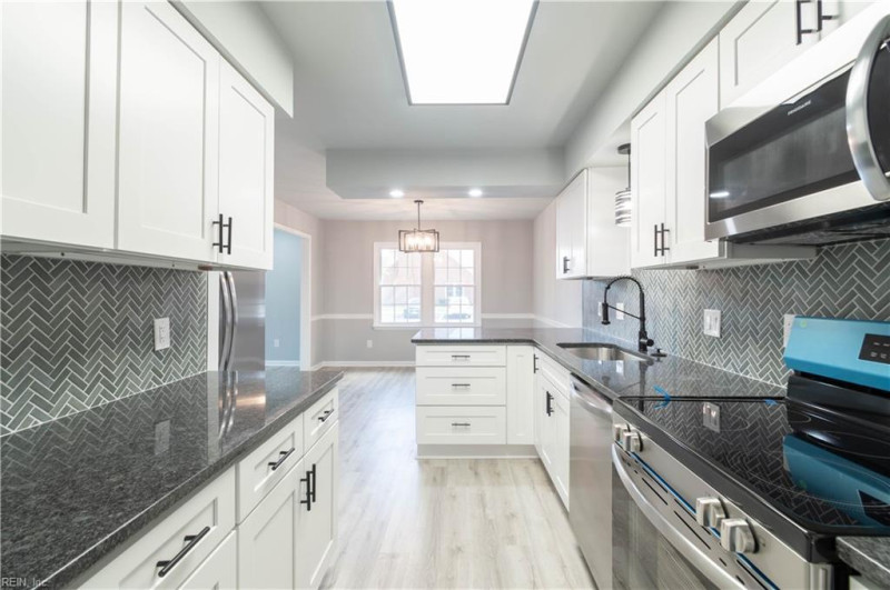 Photo 11 of 28 residential for sale in Hampton virginia