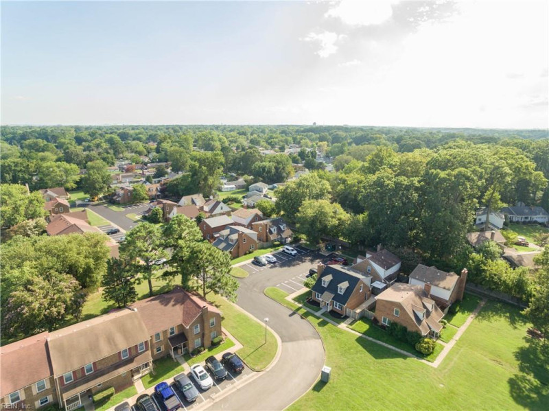 Photo 4 of 28 residential for sale in Hampton virginia