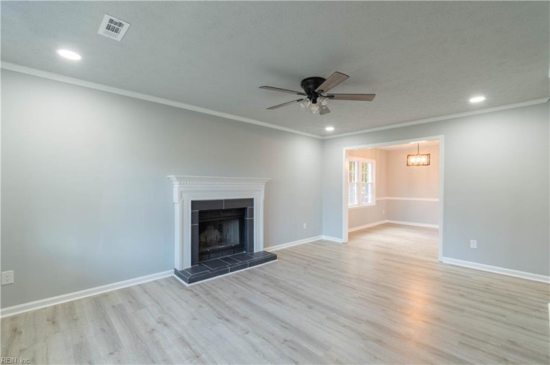 Photo 7 of 28 residential for sale in Hampton virginia