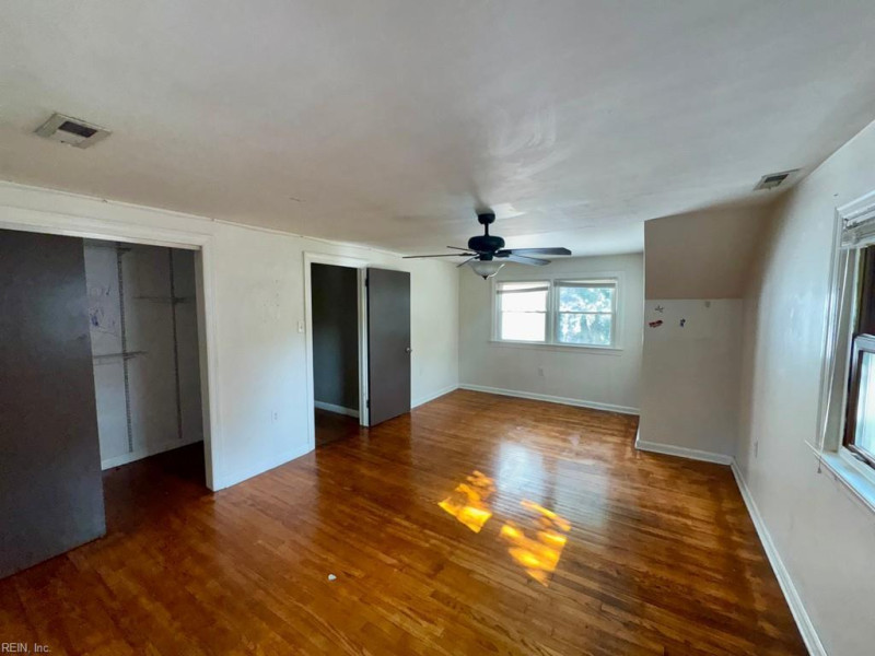 Photo 17 of 30 residential for sale in Norfolk virginia