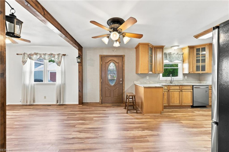 Photo 17 of 44 residential for sale in Chesapeake virginia