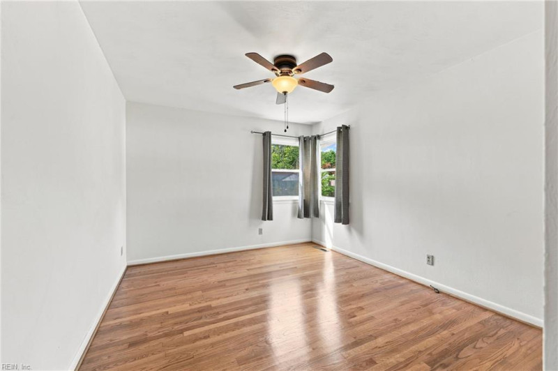 Photo 30 of 44 residential for sale in Chesapeake virginia