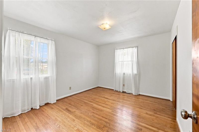 Photo 32 of 44 residential for sale in Chesapeake virginia