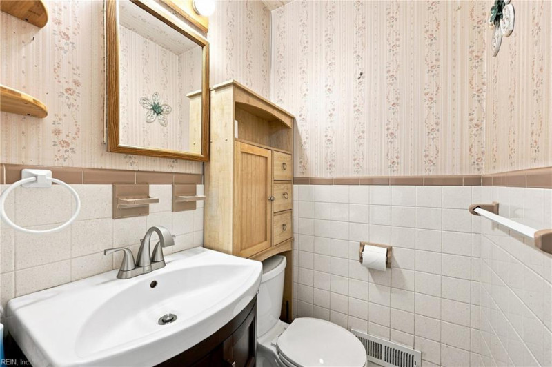 Photo 34 of 44 residential for sale in Chesapeake virginia