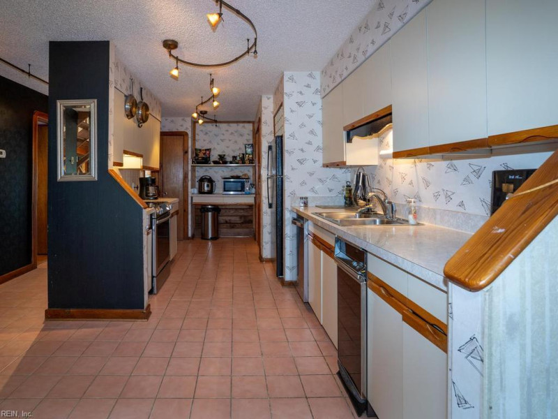 Photo 11 of 24 residential for sale in Virginia Beach virginia