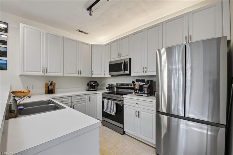 Photo 5 of 30 residential for sale in Virginia Beach virginia