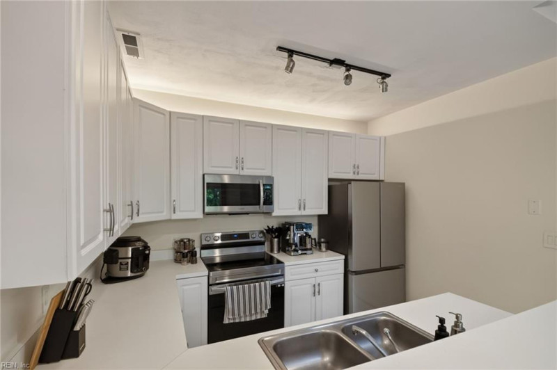 Photo 9 of 30 residential for sale in Virginia Beach virginia