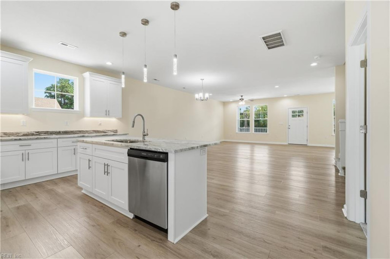 Photo 11 of 50 residential for sale in Norfolk virginia