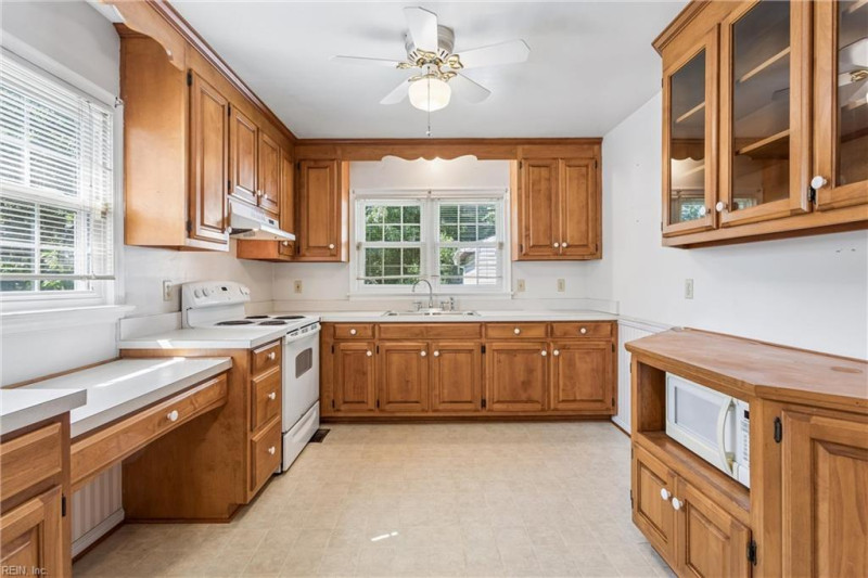 Photo 10 of 37 residential for sale in Hampton virginia