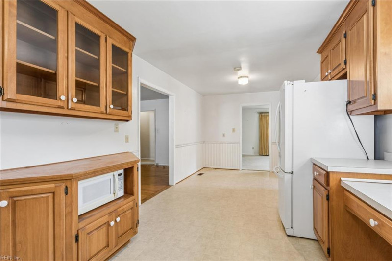 Photo 11 of 37 residential for sale in Hampton virginia