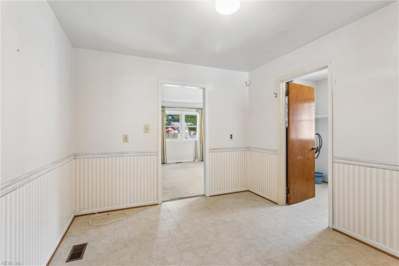 Photo 13 of 37 residential for sale in Hampton virginia