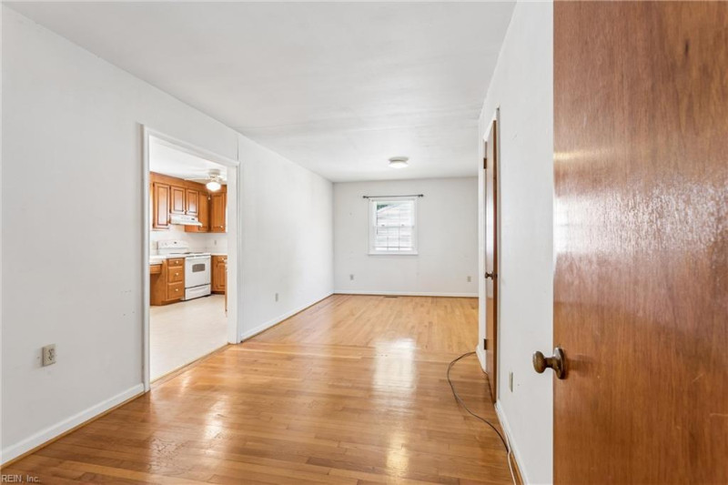 Photo 14 of 37 residential for sale in Hampton virginia