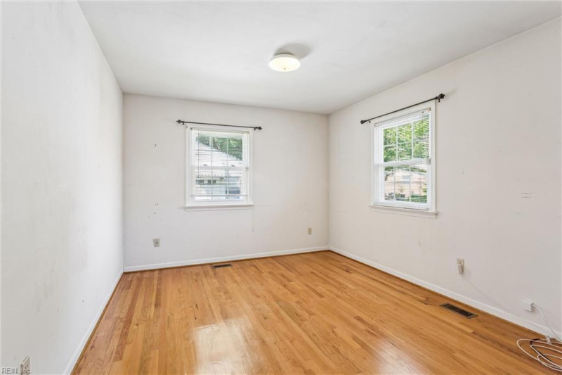 Photo 15 of 37 residential for sale in Hampton virginia