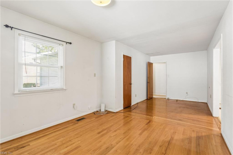 Photo 16 of 37 residential for sale in Hampton virginia