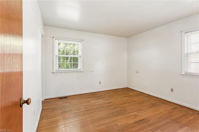 Photo 18 of 37 residential for sale in Hampton virginia
