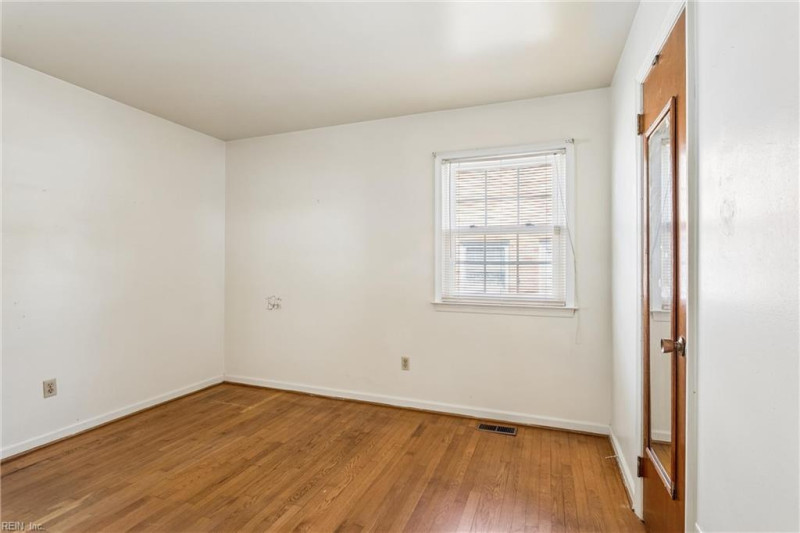Photo 19 of 37 residential for sale in Hampton virginia