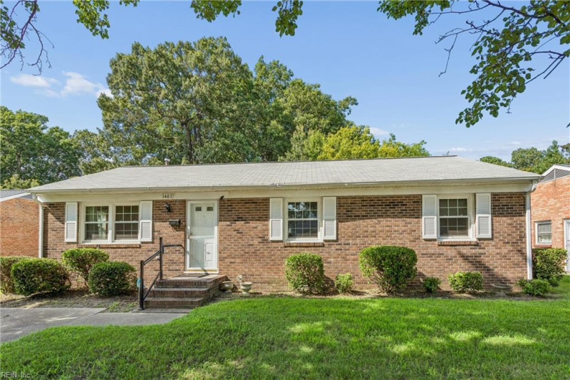 Photo 2 of 37 residential for sale in Hampton virginia