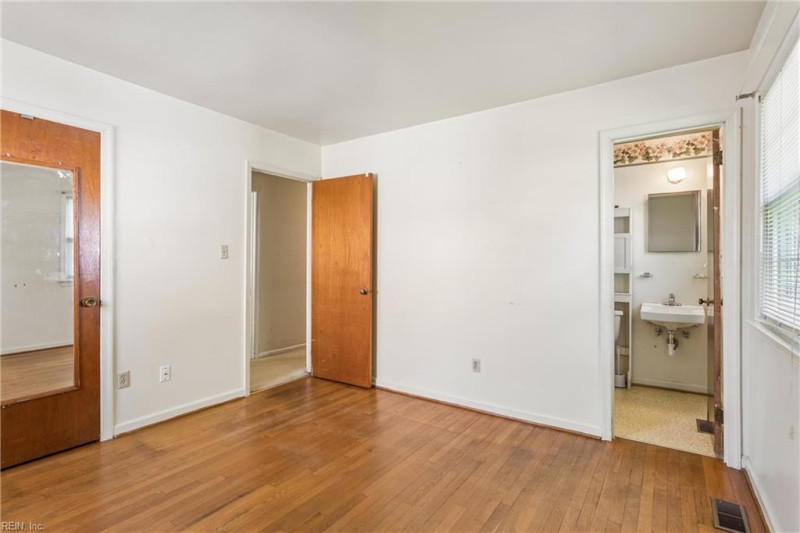 Photo 21 of 37 residential for sale in Hampton virginia