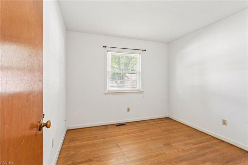 Photo 26 of 37 residential for sale in Hampton virginia