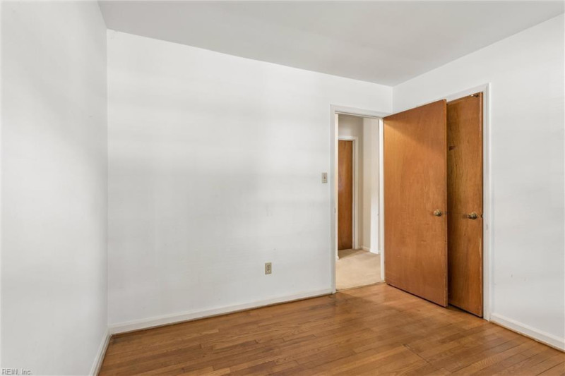 Photo 27 of 37 residential for sale in Hampton virginia