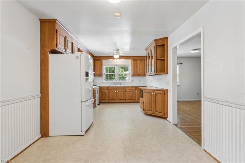 Photo 7 of 37 residential for sale in Hampton virginia