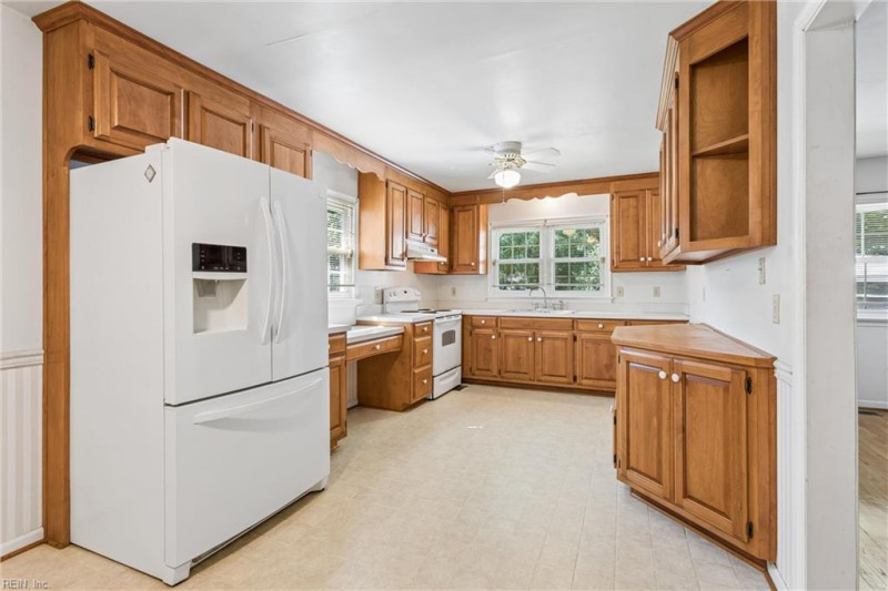 Photo 8 of 37 residential for sale in Hampton virginia