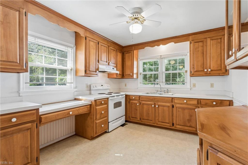 Photo 9 of 37 residential for sale in Hampton virginia