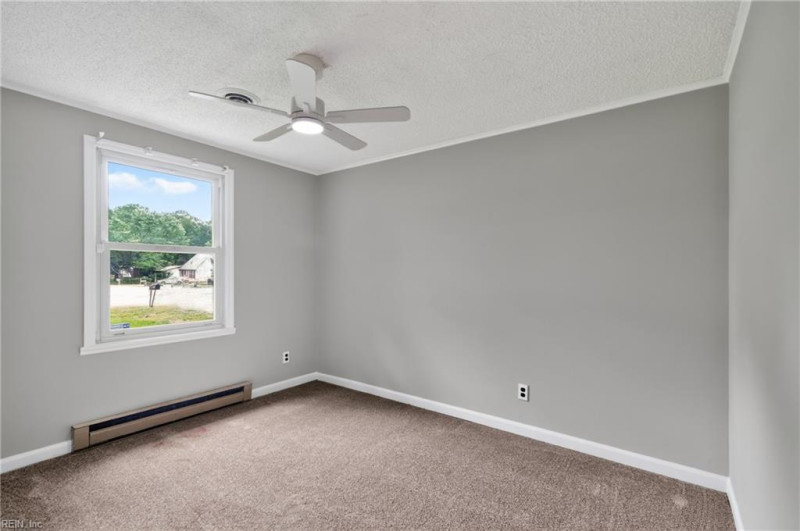 Photo 18 of 28 residential for sale in York County virginia