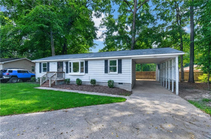 Photo 2 of 28 residential for sale in York County virginia