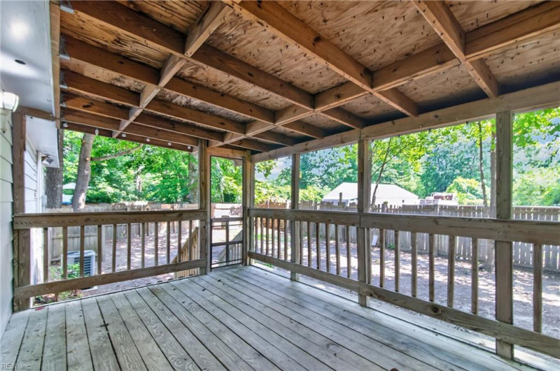 Photo 20 of 28 residential for sale in York County virginia