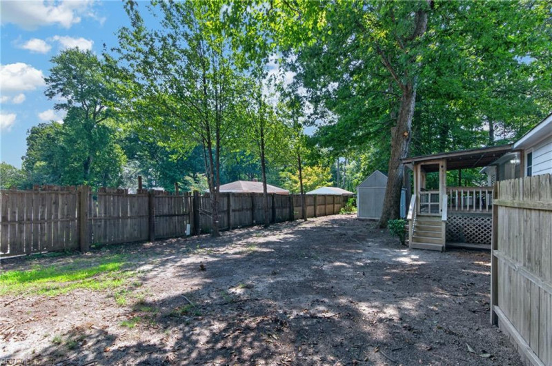 Photo 21 of 28 residential for sale in York County virginia