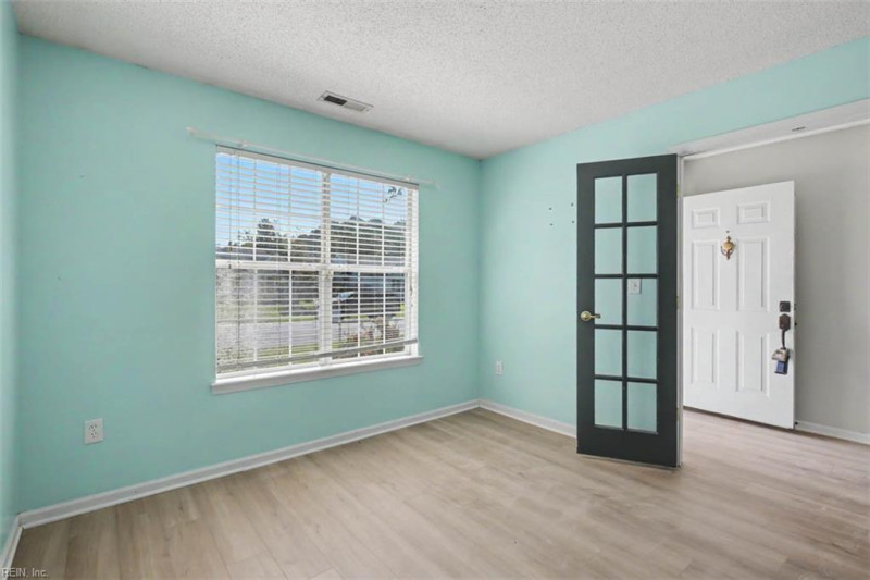 Photo 4 of 29 residential for sale in Suffolk virginia