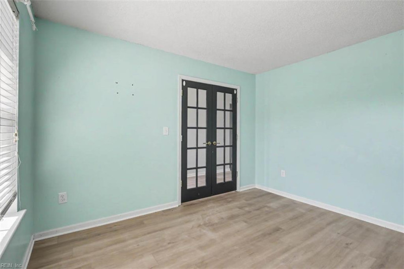 Photo 5 of 29 residential for sale in Suffolk virginia