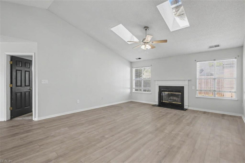 Photo 7 of 29 residential for sale in Suffolk virginia