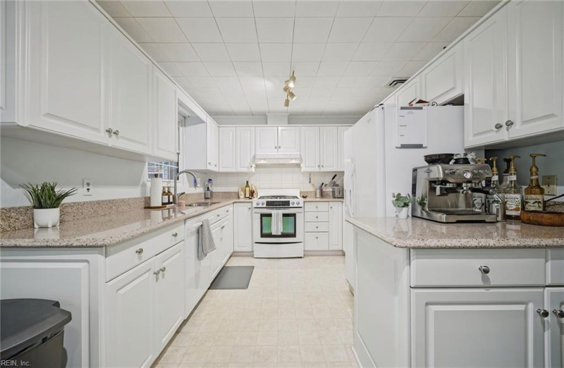 Photo 12 of 45 residential for sale in Norfolk virginia