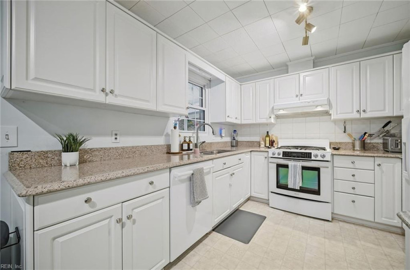 Photo 14 of 45 residential for sale in Norfolk virginia