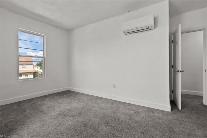 Photo 13 of 20 residential for sale in Portsmouth virginia