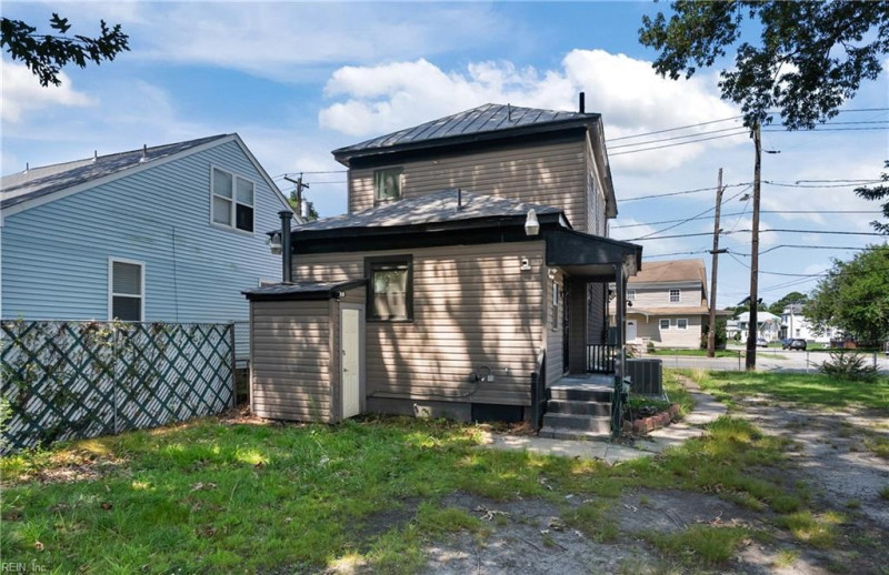Photo 15 of 20 residential for sale in Portsmouth virginia