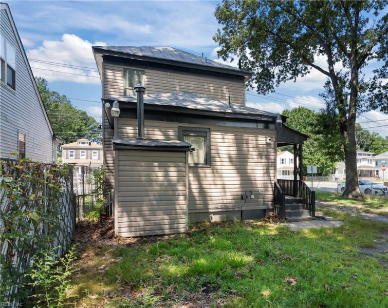 Photo 16 of 20 residential for sale in Portsmouth virginia