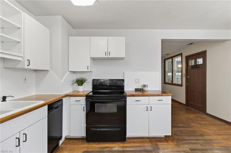 Photo 10 of 31 residential for sale in Norfolk virginia