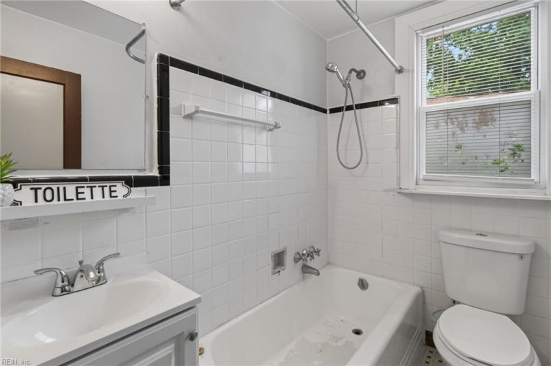 Photo 18 of 31 residential for sale in Norfolk virginia